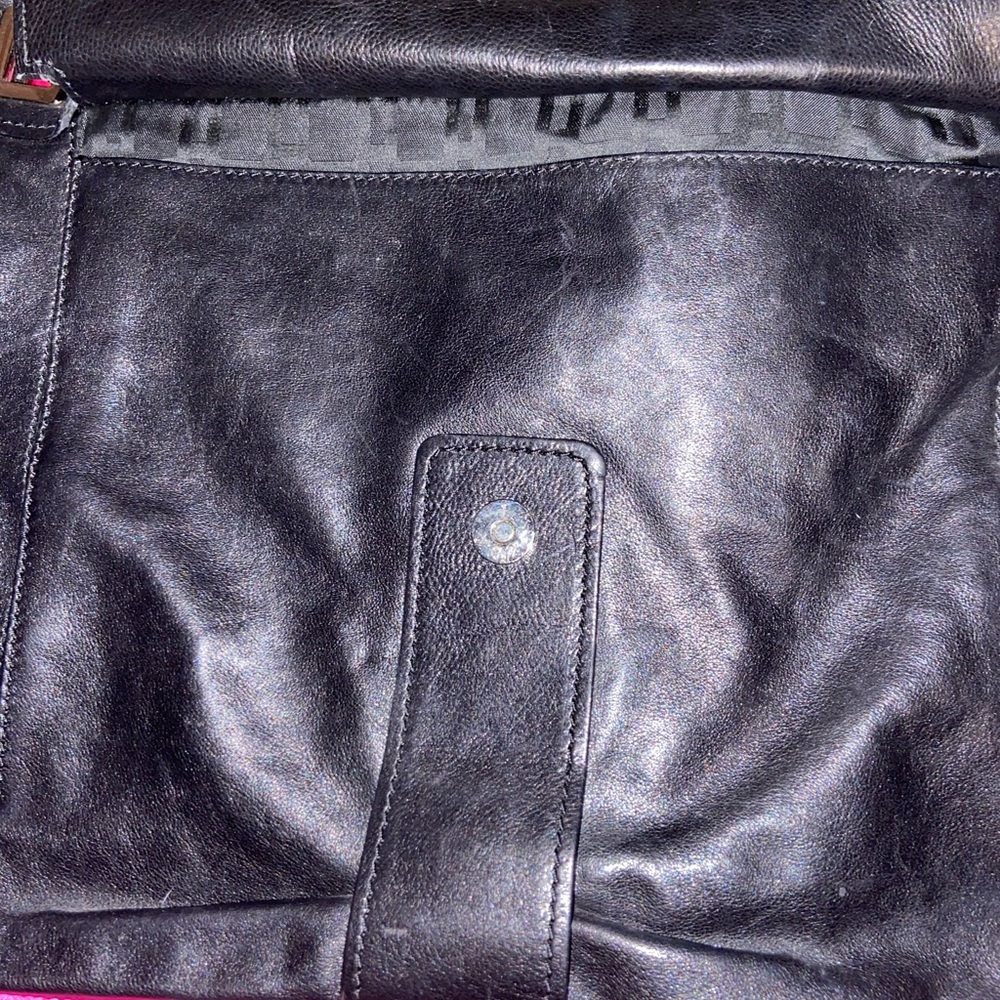 ROGER VIVIER BEAUTIFUL, CLASSIC SHOULDER BAG! PRICE IS NEGOTIABLE! - Picture 2 of 12